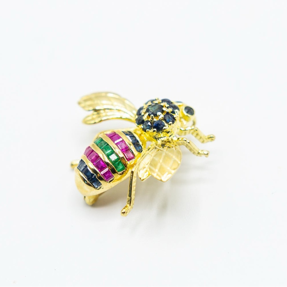 Bee brooch in 18kgold with multi stones